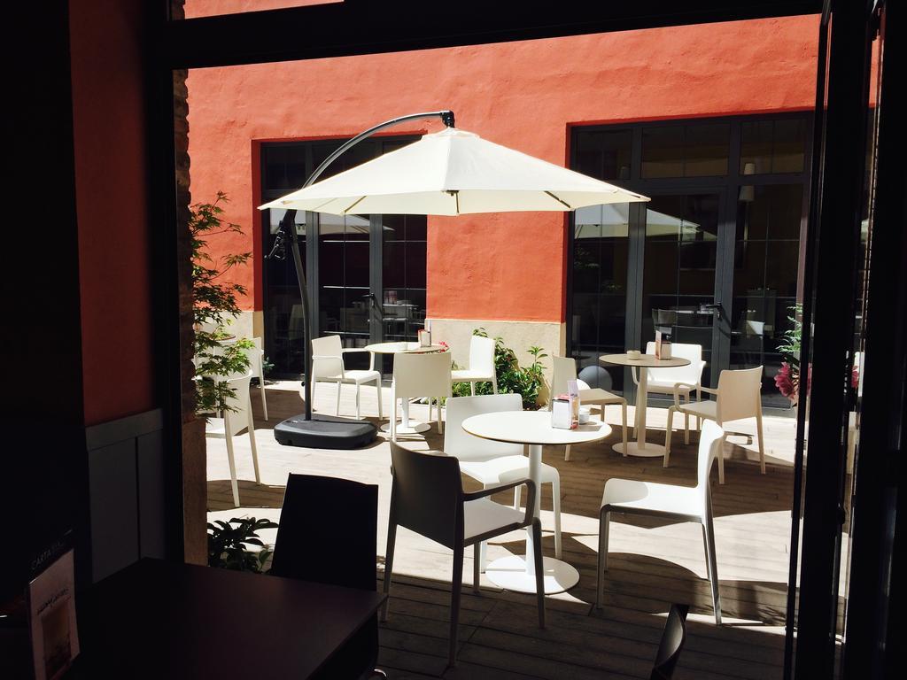 The Book Factory Hostel Valladolid Exteriör bild