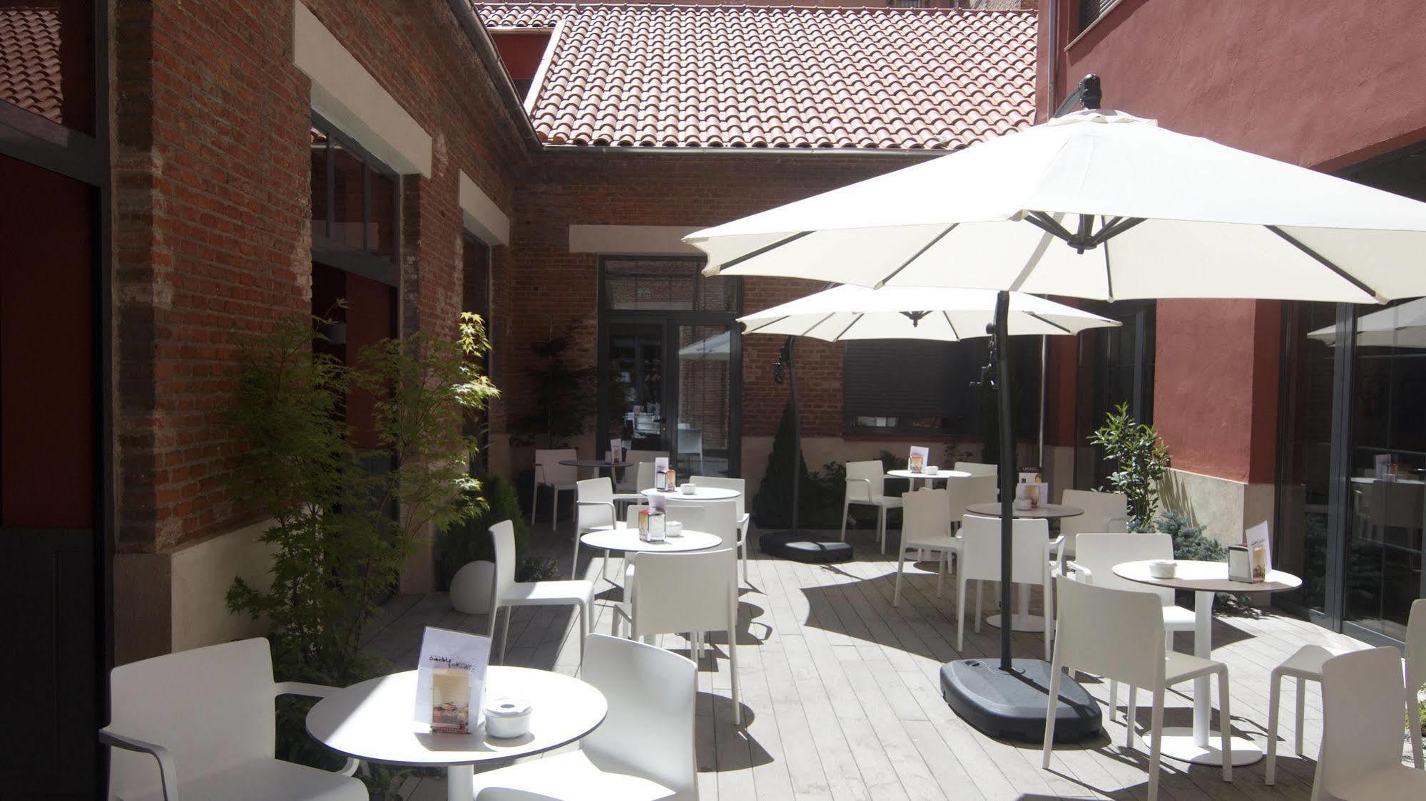 The Book Factory Hostel Valladolid Exteriör bild