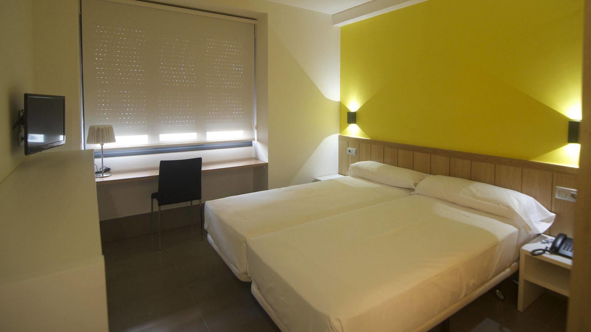 The Book Factory Hostel Valladolid Exteriör bild